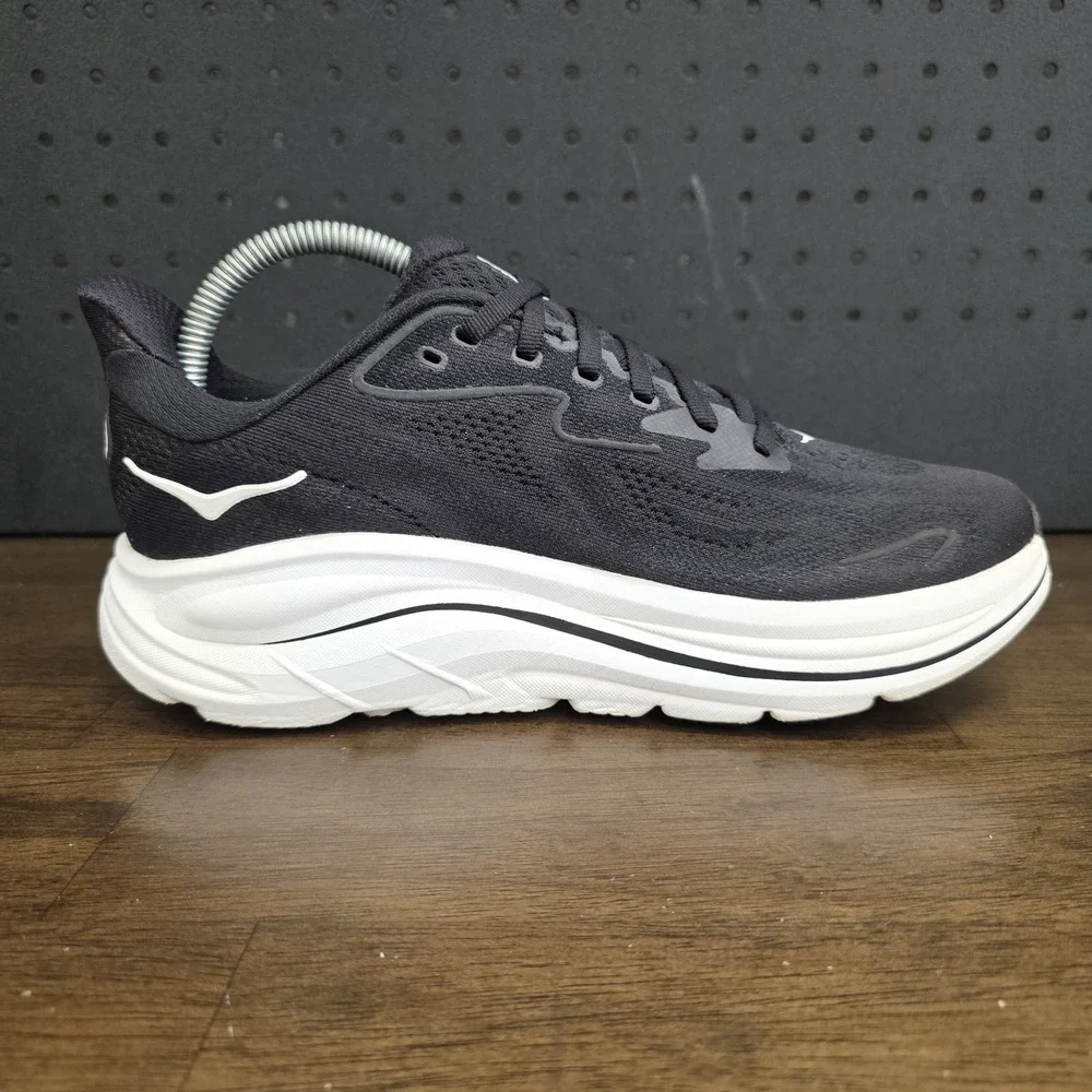 Hoka One One Clifton 10 Womens Size 8.5B Black Athletic Running Shoes Sneakers